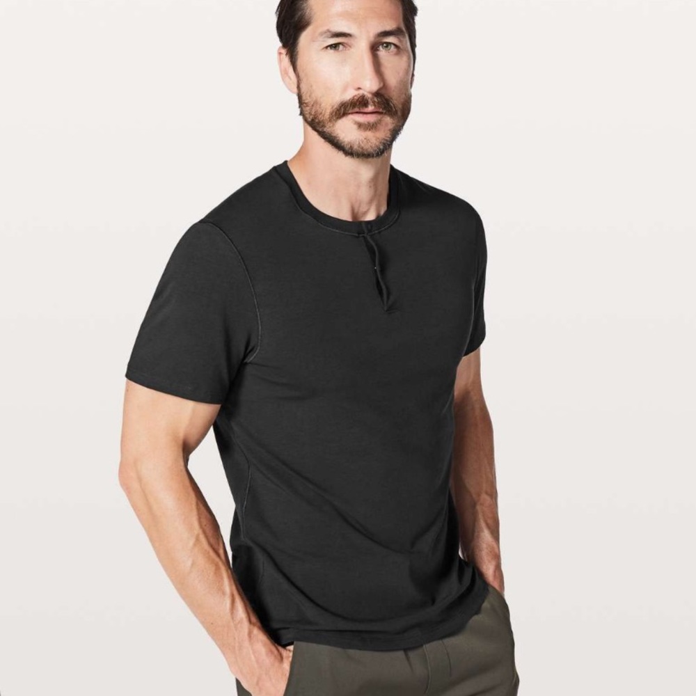 Men’s lululemon 5 year basic short sleeve Henley